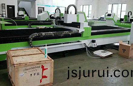 避免(mian)光纖(xian)激光切(qie)割機(ji)的輻射帶(dai)來傷害(hai)的(de)措(cuo)施